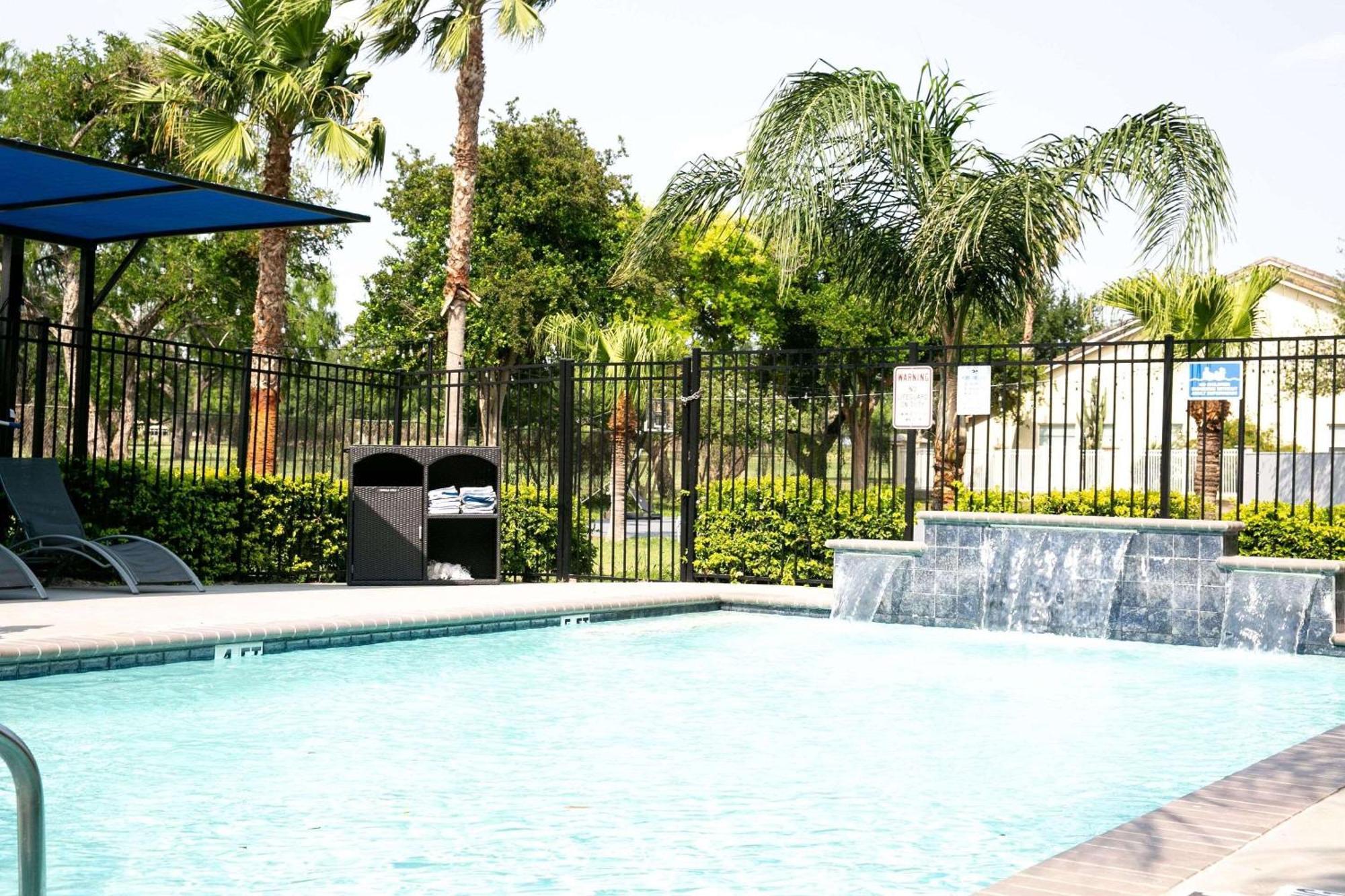 Radisson Hotel Mcallen Airport McAllen Exterior foto