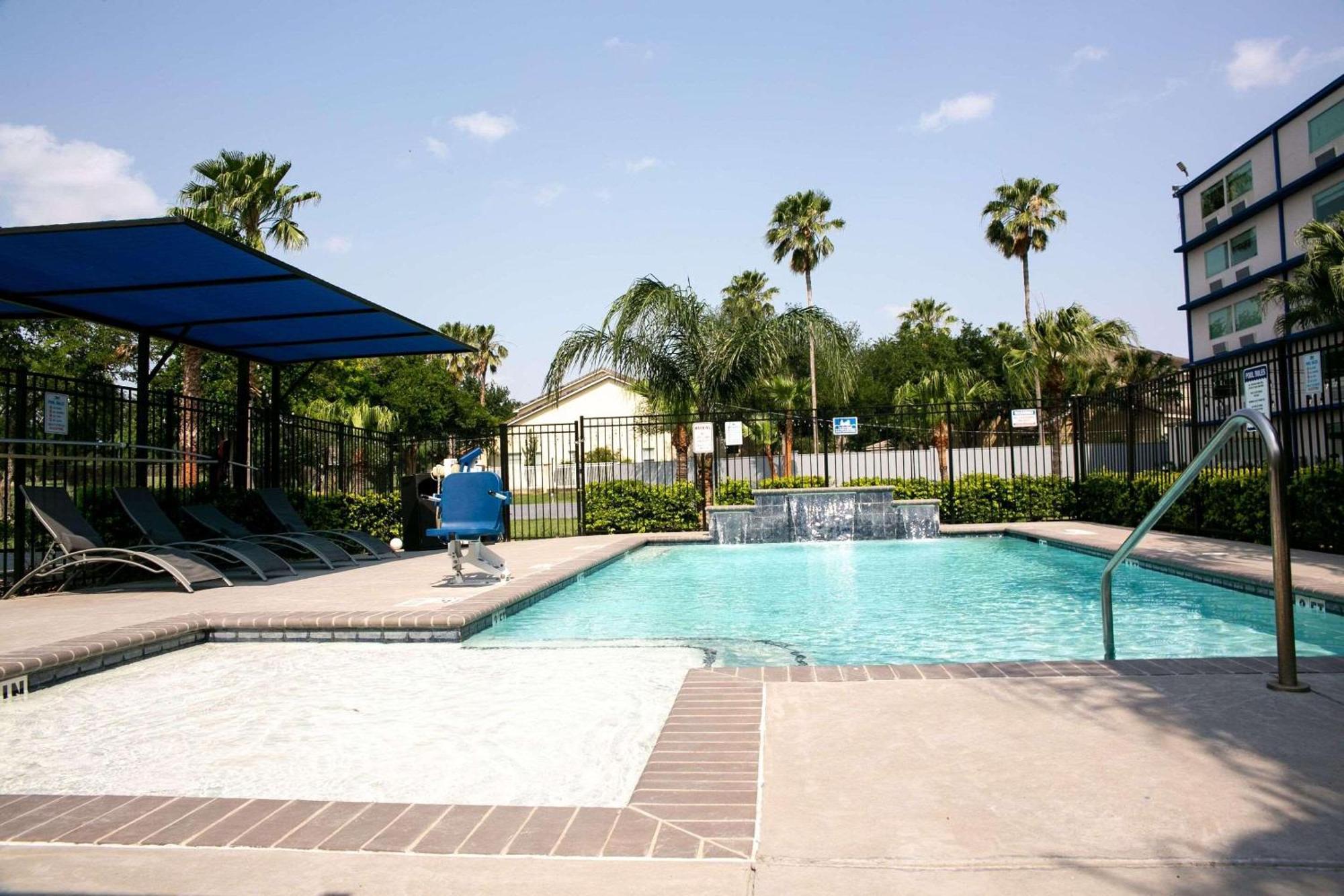 Radisson Hotel Mcallen Airport McAllen Exterior foto